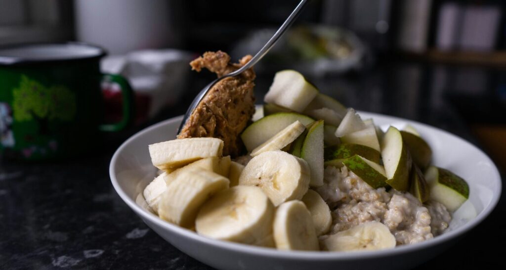 O que comer antes de correr cedo? 
